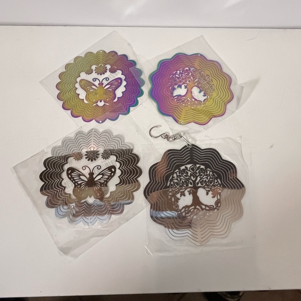 🌟2/$20 item🌟NWT set of 4 Mini Butterfly and Tree Wind Spinners New in Package
